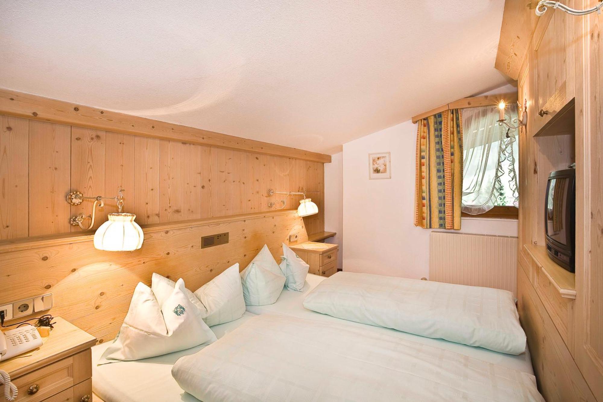 ניוסטיפט אים סטובאיטל Alpenhotel Fernau מראה חיצוני תמונה