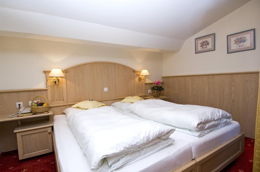 ניוסטיפט אים סטובאיטל Alpenhotel Fernau מראה חיצוני תמונה