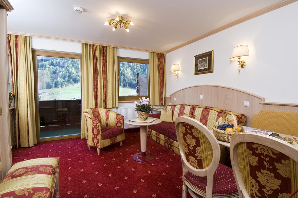 ניוסטיפט אים סטובאיטל Alpenhotel Fernau מראה חיצוני תמונה