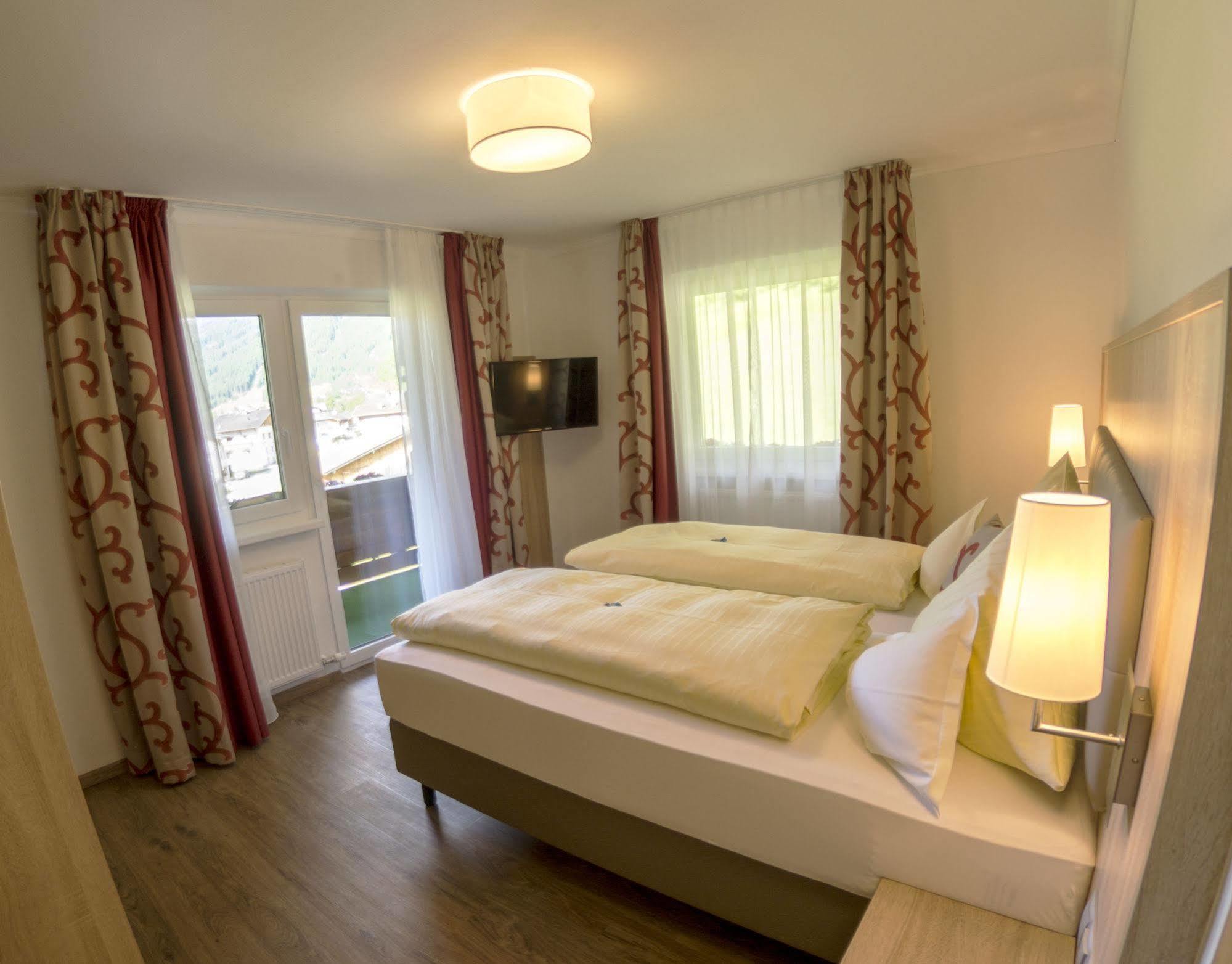 ניוסטיפט אים סטובאיטל Alpenhotel Fernau מראה חיצוני תמונה